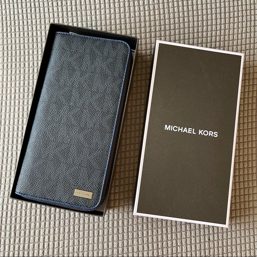 Michael Kors Mens Jet Set Travel PVC Zip Around Long Wallet